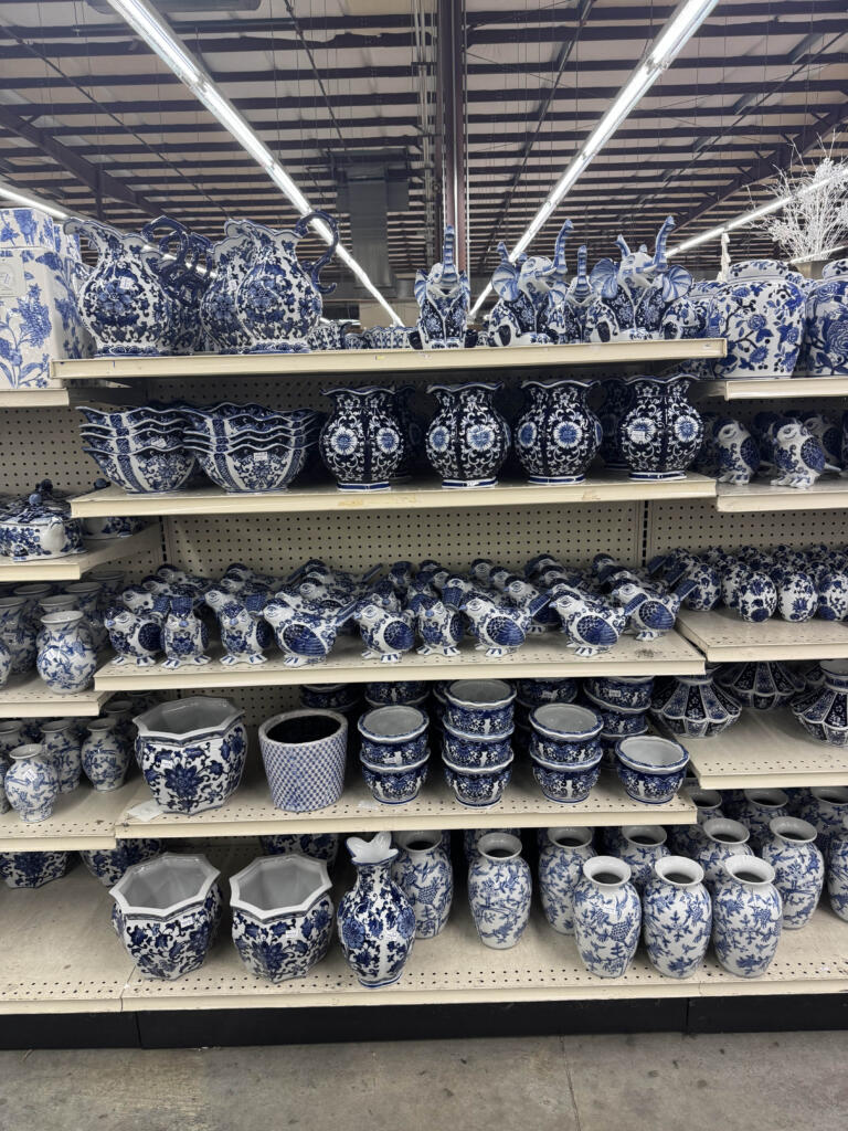 Carolina Pottery Blue Willow Christmas Theme Giveaway!