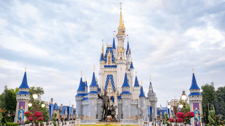 Charitybuzz A Royal Dream Come True Cinderella Castle Suite Sweepstakes